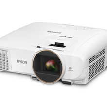 Epson Home Cinema 2150 angle view with front lense